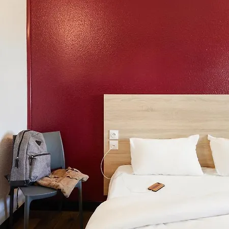 Hotelf1 Calais * Coquelles