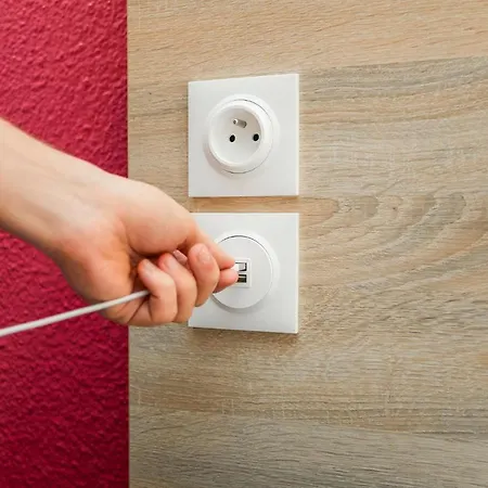 Hotelf1 Calais * Coquelles