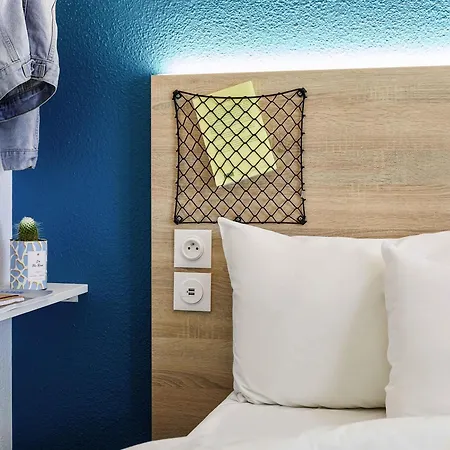 Hotelf1 Calais Hotel *