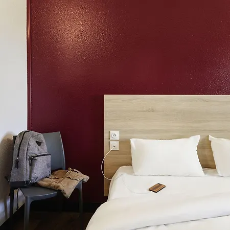 Hotelf1 Calais Hotel *