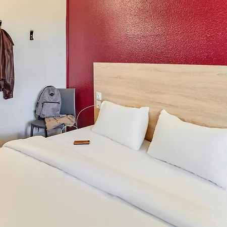 Hotelf1 Calais Hotel