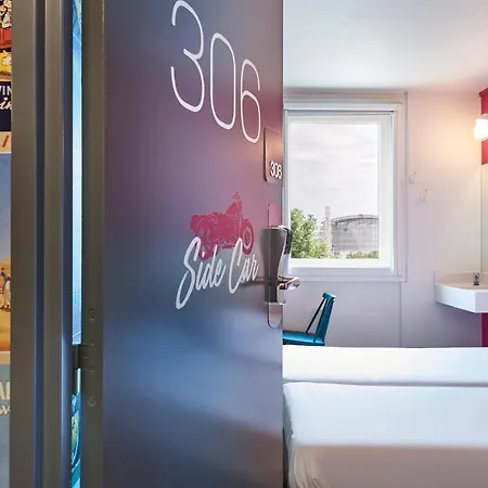 Hotelf1 Calais Hotel