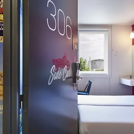 Hotelf1 Calais Hotel