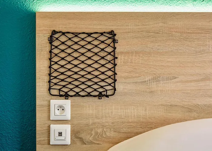 Hotelf1 Calais Hotel *