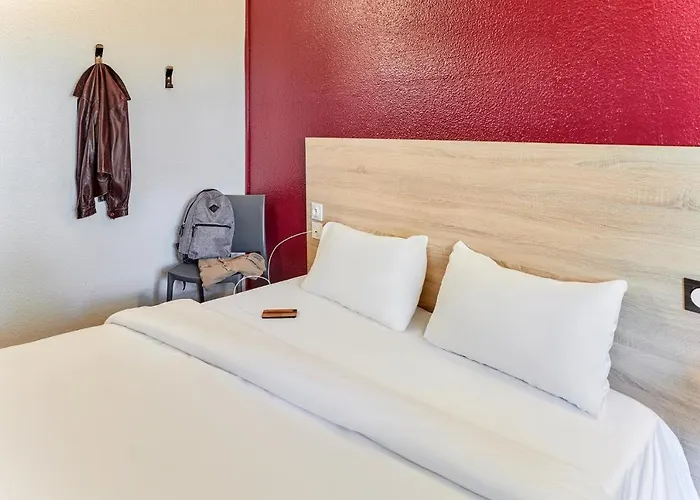 Hotelf1 Calais Hotel