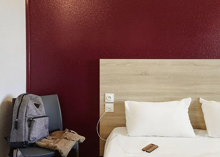 Hotelf1 Calais Hotel *